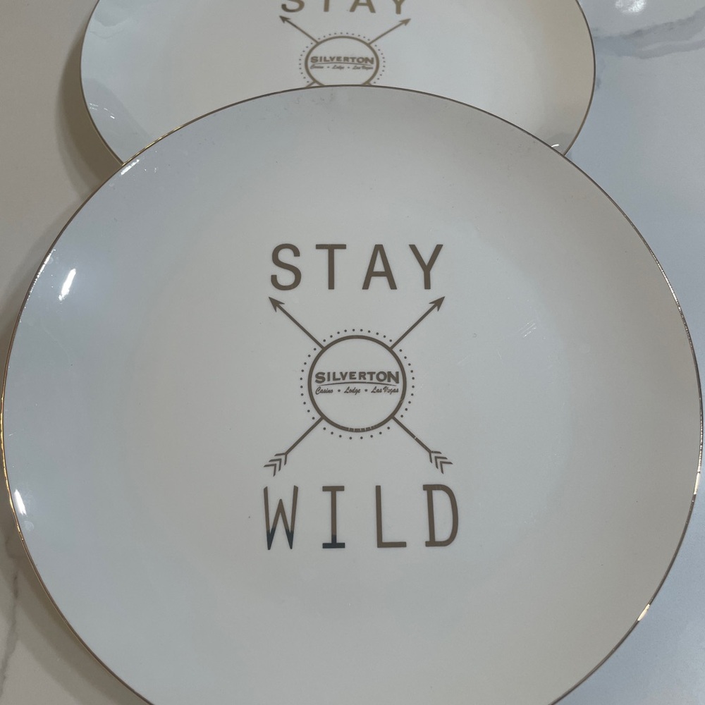 Silverton Casino Pair of Las Vegas Station Casino Dinner Plates
